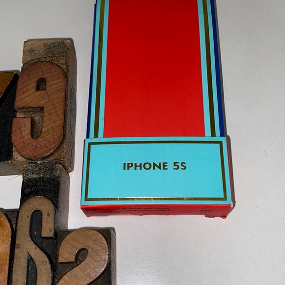 🆕♠️KATE SPADE NEW YORK Royal Blue Patent Leather iPhone 5s Case - Picture 8 of 8